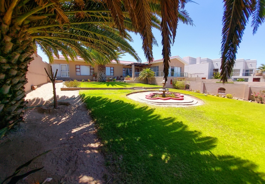 4 Bedroom Property for Sale in Port Nolloth Northern Cape